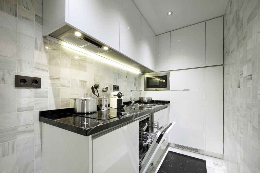 luxury kitchen in accommodation rental artchapiz Granada Spain